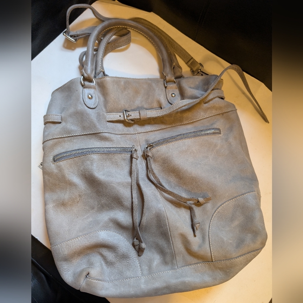 Roots Large Gray Leather Tote Bucket Bag In EUC